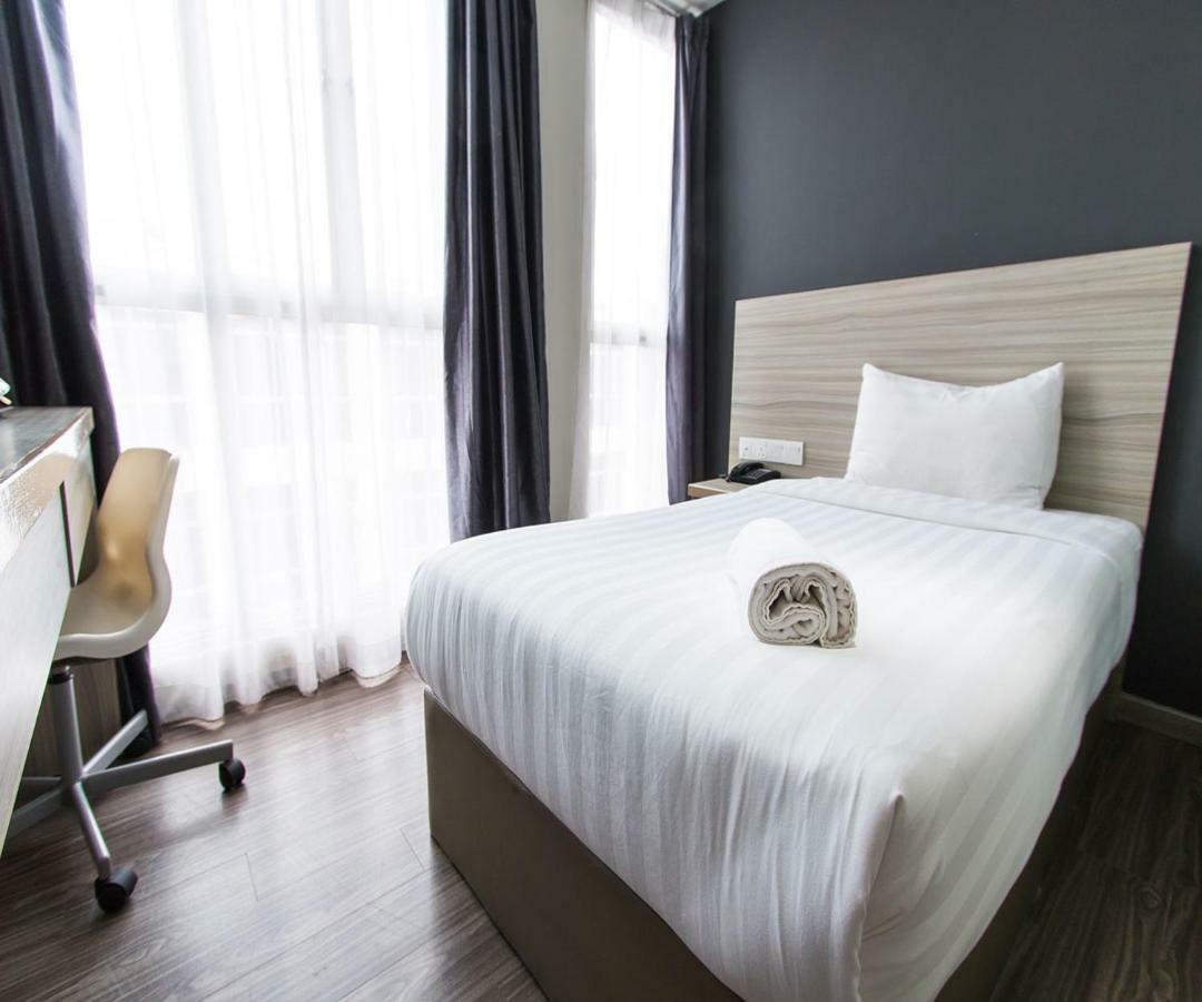 Hotel 99 Kelana Jaya Петалинг-Джая Экстерьер фото